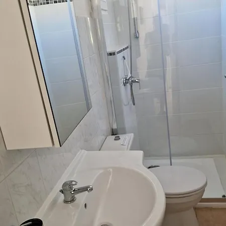 Apartment : 2 Pieces, Jardin Prive, Proche Et Port, Wifi, Parking - Fr-1-335-161 Hyères